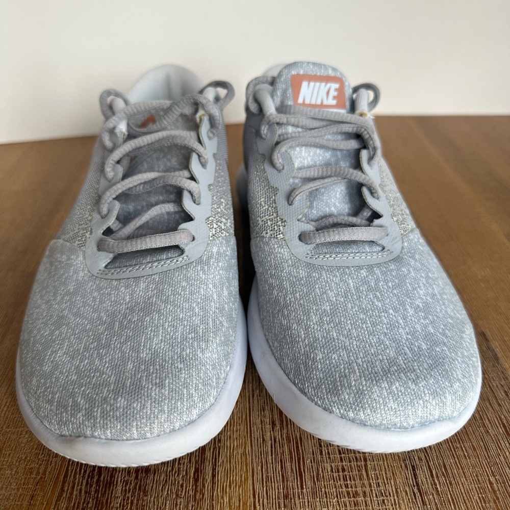 Nike Flex Running Shoes Light Gray and Gold Athletic Shoes - Picture 3 of 6